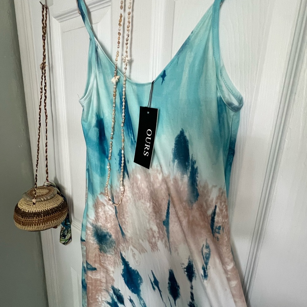Cute tie dye dress with pockets. NWT